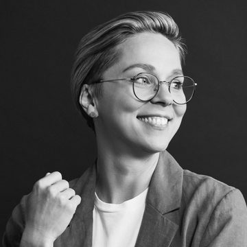 Portrait photo of Lisa Kupfer